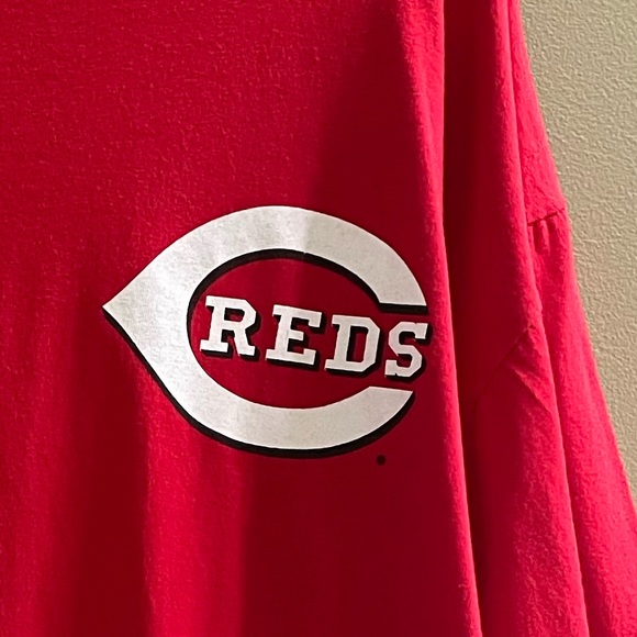 MLB Cincinnati Reds T-shirt featuring Joey Votto “19” on the back - Picture 4 of 6